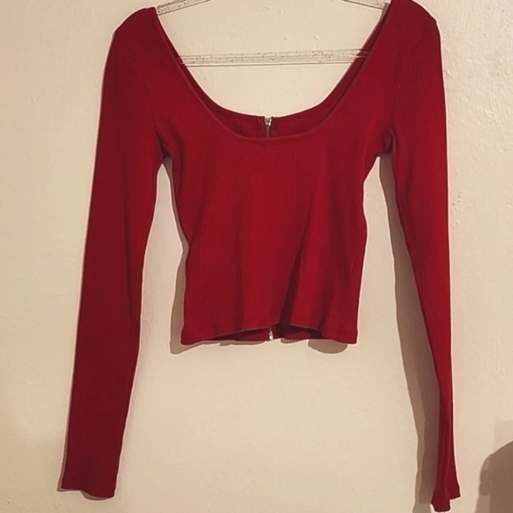 New With Tags Hollister crop top size M - Picture 2 of 5